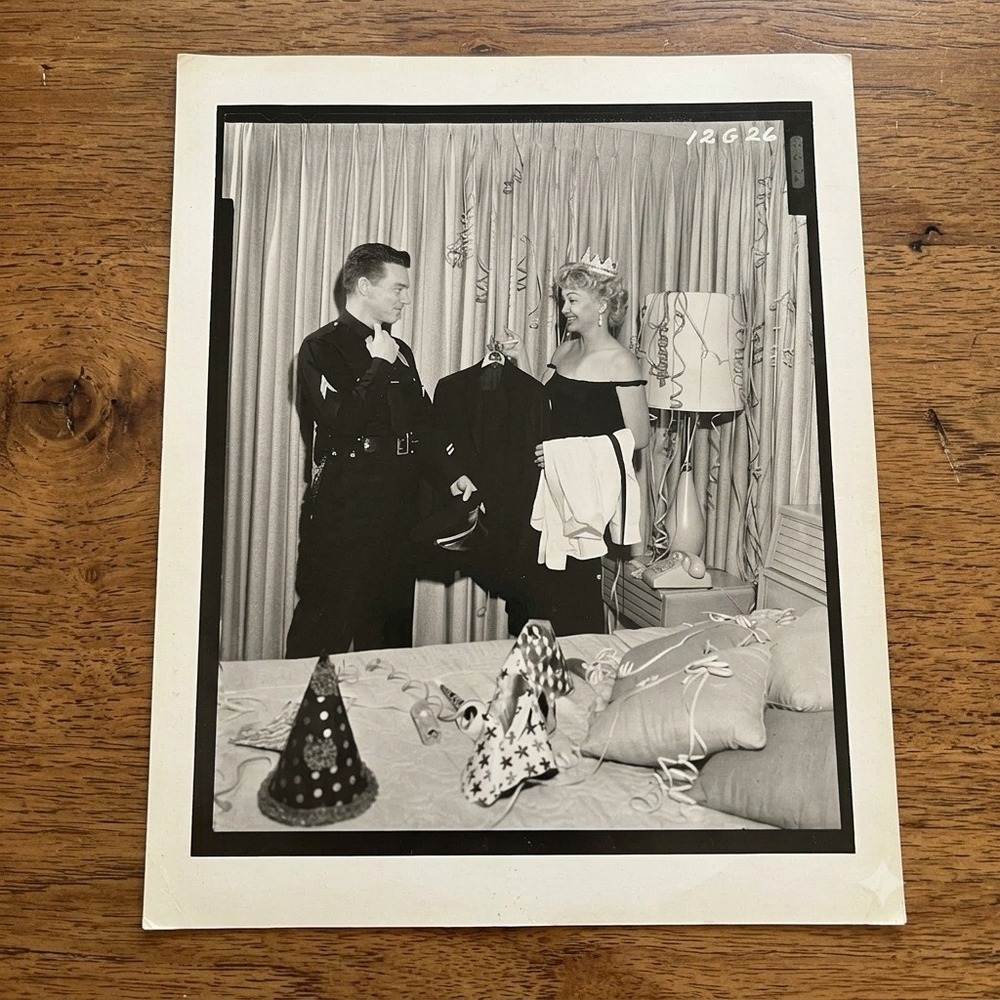 Vintage B&W Movie Still Press Photo 12-G-26 Police Officer & Woman Tiara 10x13